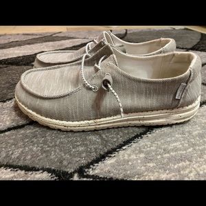 Woman hey dude shoes size 8